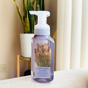 Bath & Body Works Lavender Cloud Foaming Hand Soap - Lavender and Cream